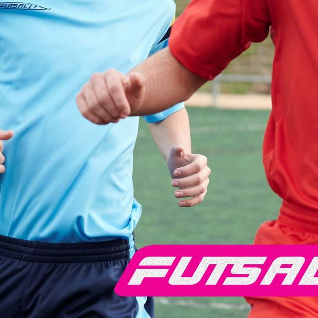 Futsal personas con uniforme de fútbol 